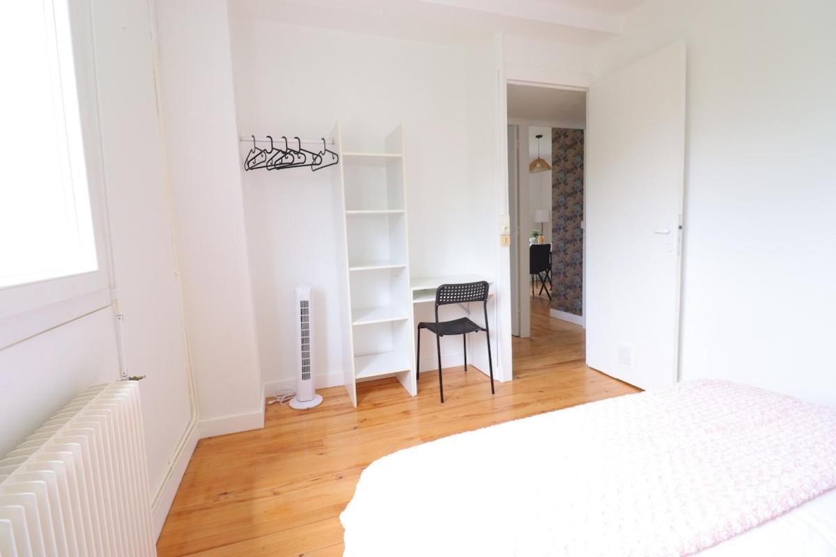 Le Ambroise - T3 Spacieux Et Calme Avec Parking Gratuit Bergerac Room photo