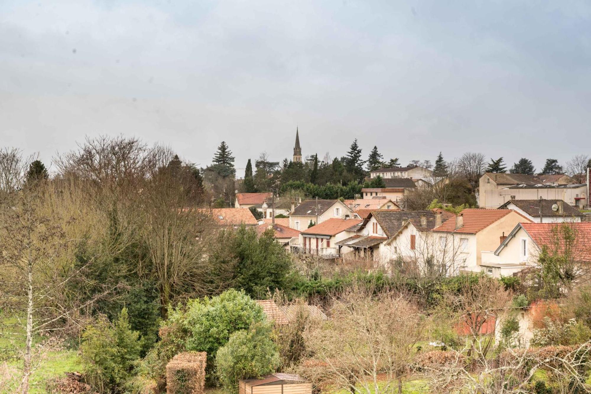 Le Ambroise - T3 Spacieux Et Calme Avec Parking Gratuit Bergerac Exterior photo